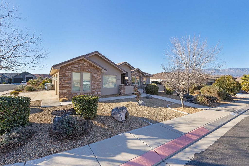 Photo of 2892 S 3300 W, Hurricane, UT 84737 (MLS # 26-268606)