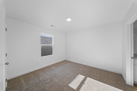 Tiny photo for 1927 Queens Garden DR, Washington, UT 84780 (MLS # 26-268489)