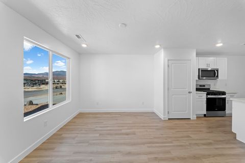 Tiny photo for 1927 Queens Garden DR, Washington, UT 84780 (MLS # 26-268489)
