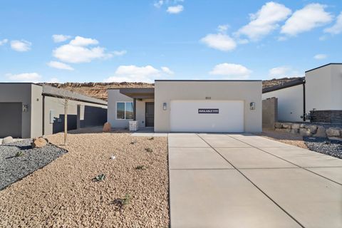 Tiny photo for 1927 Queens Garden DR, Washington, UT 84780 (MLS # 26-268489)