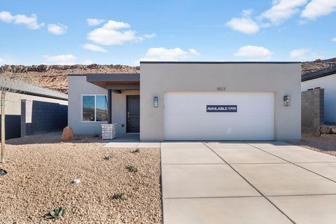 Tiny photo for 1927 Queens Garden DR, Washington, UT 84780 (MLS # 26-268489)