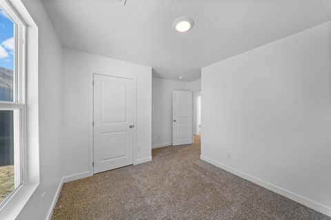 Tiny photo for 1927 Queens Garden DR, Washington, UT 84780 (MLS # 26-268489)