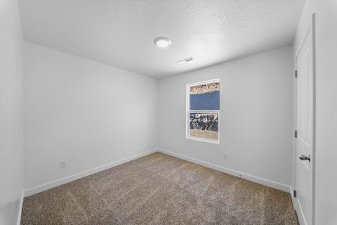Tiny photo for 1927 Queens Garden DR, Washington, UT 84780 (MLS # 26-268489)