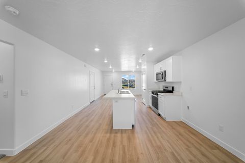 Tiny photo for 1927 Queens Garden DR, Washington, UT 84780 (MLS # 26-268489)