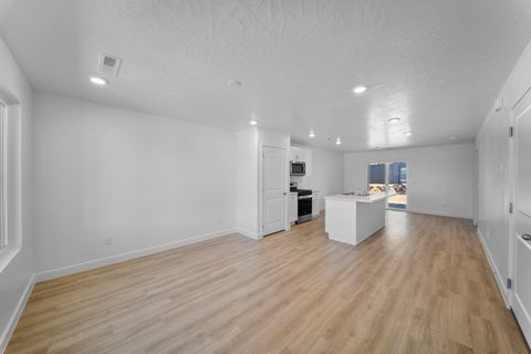 Tiny photo for 1927 Queens Garden DR, Washington, UT 84780 (MLS # 26-268489)