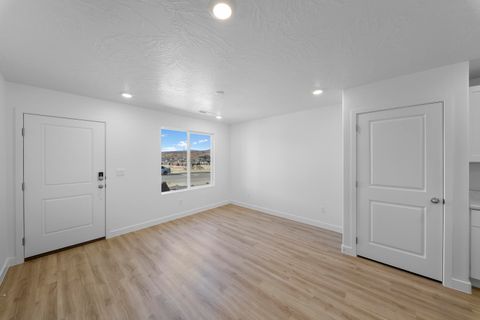 Tiny photo for 1927 Queens Garden DR, Washington, UT 84780 (MLS # 26-268489)
