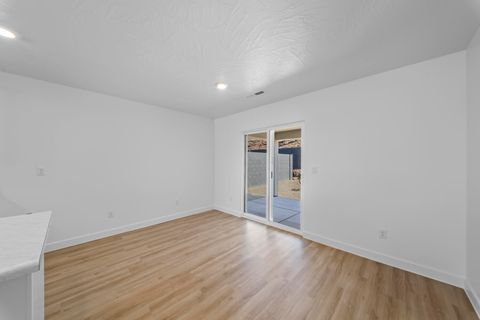 Tiny photo for 1927 Queens Garden DR, Washington, UT 84780 (MLS # 26-268489)