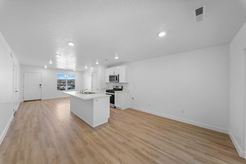 Tiny photo for 1927 Queens Garden DR, Washington, UT 84780 (MLS # 26-268489)