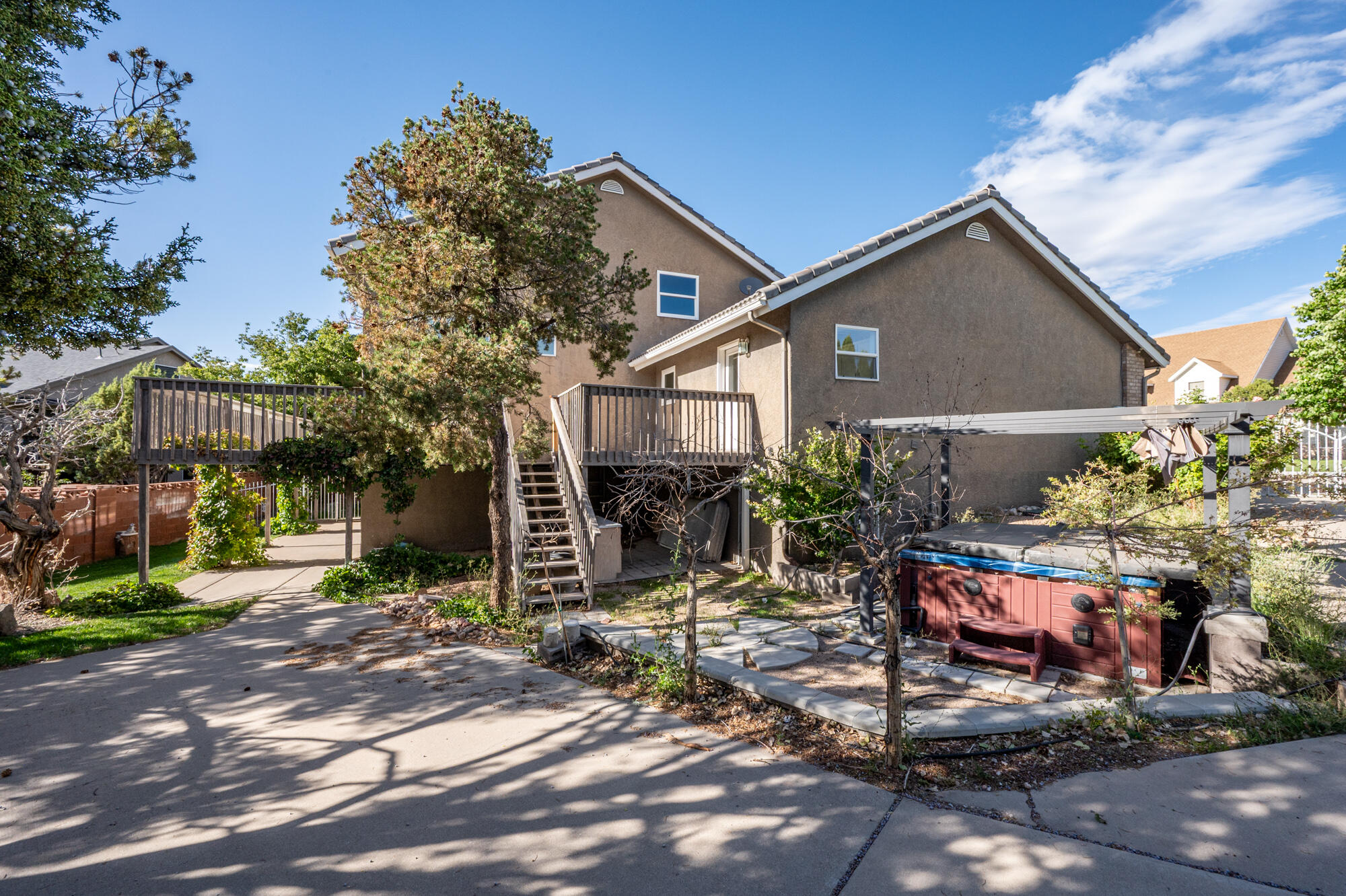 Main image without alt text