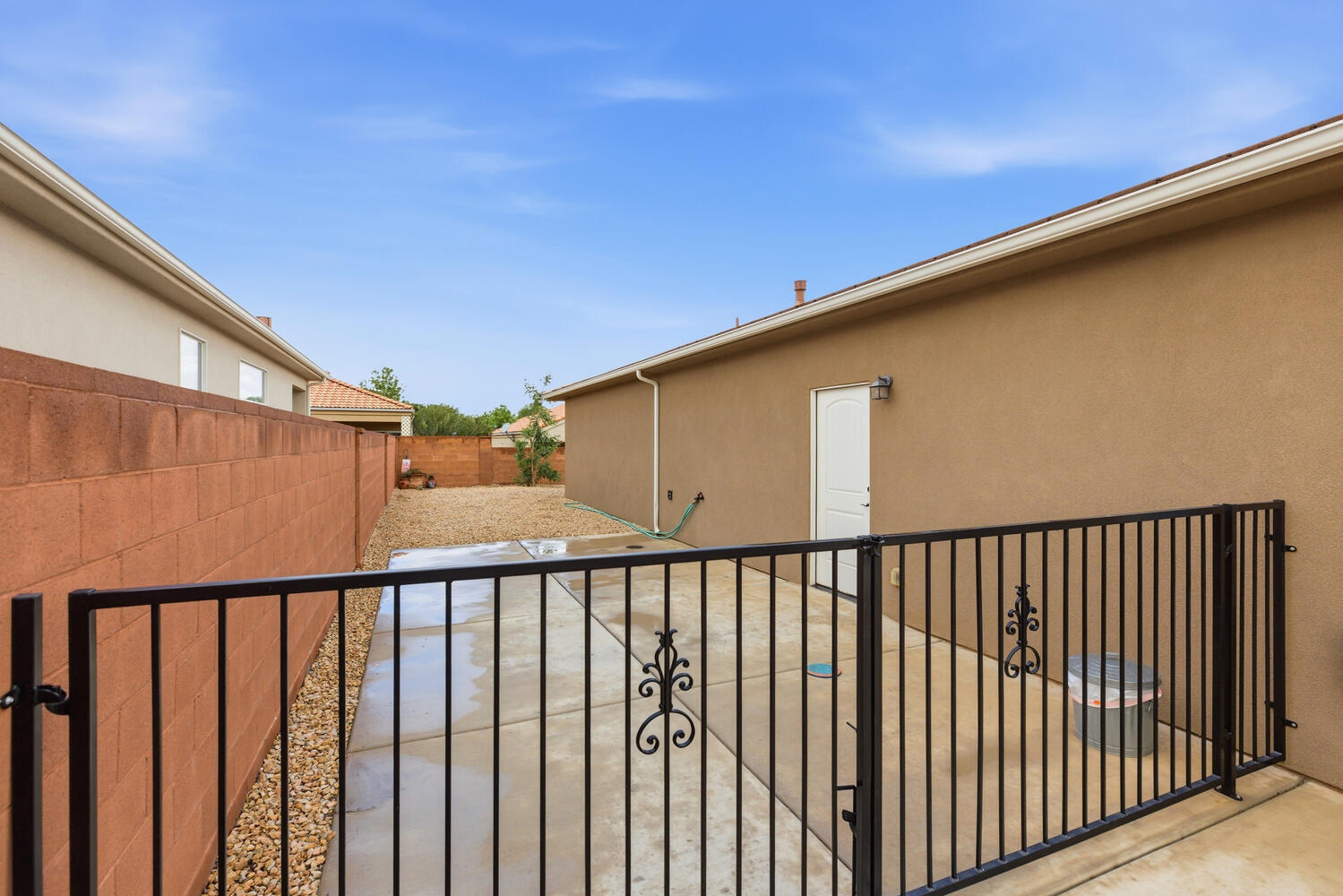 FROG HOLLOW - Residential