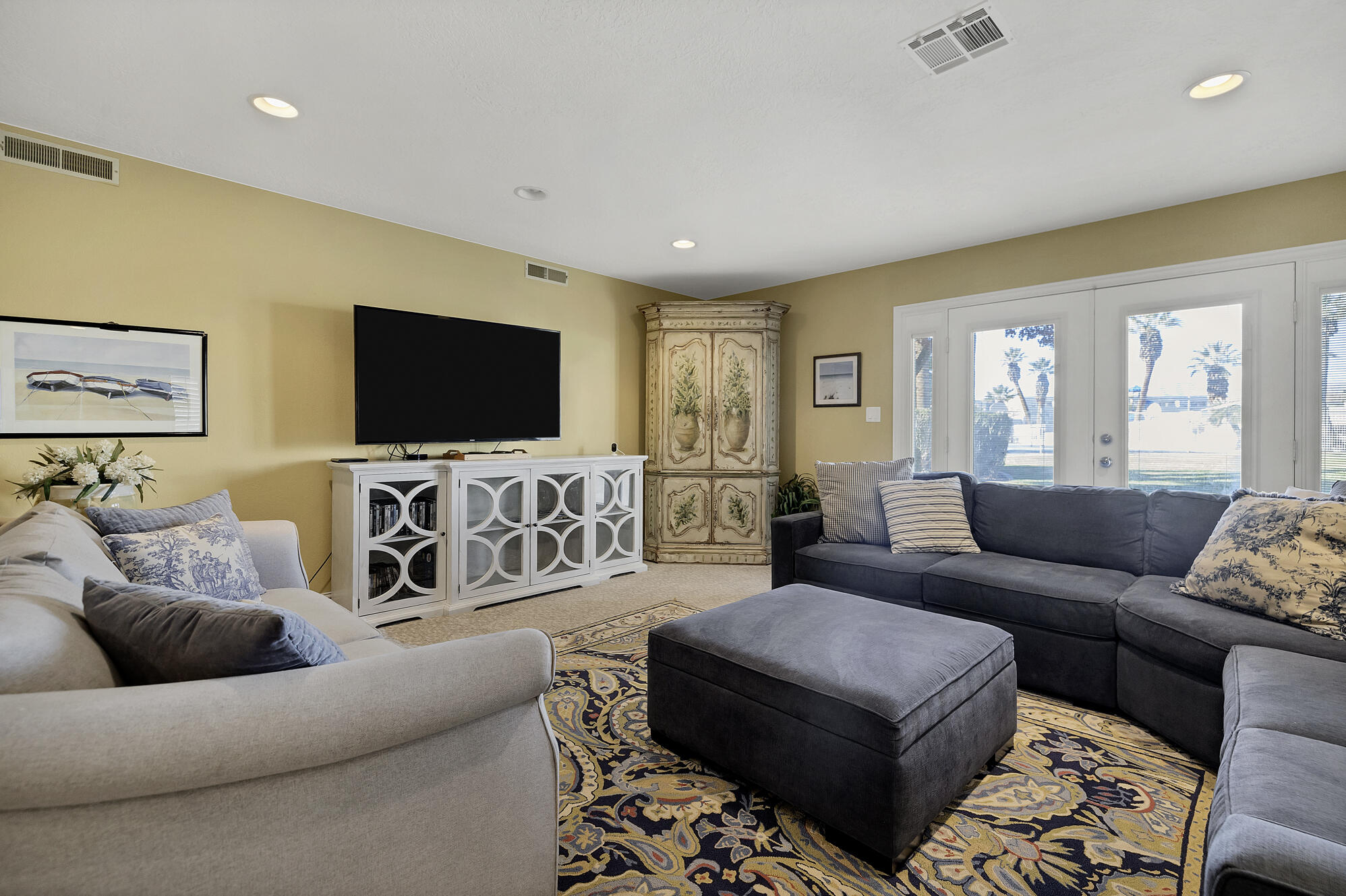 LAS PALMAS RESORT CONDOS - Residential