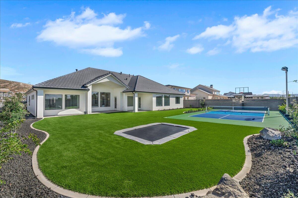 QUEENSRIDGE - Residential