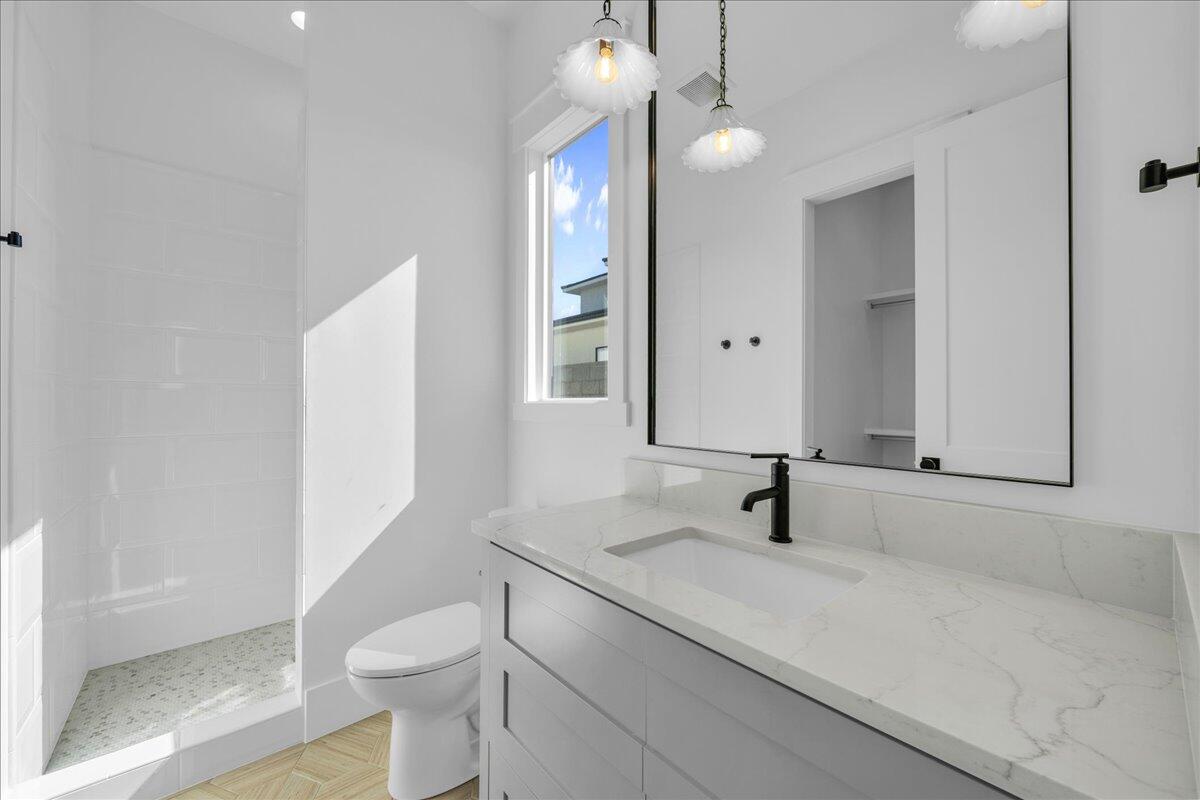 QUEENSRIDGE - Residential