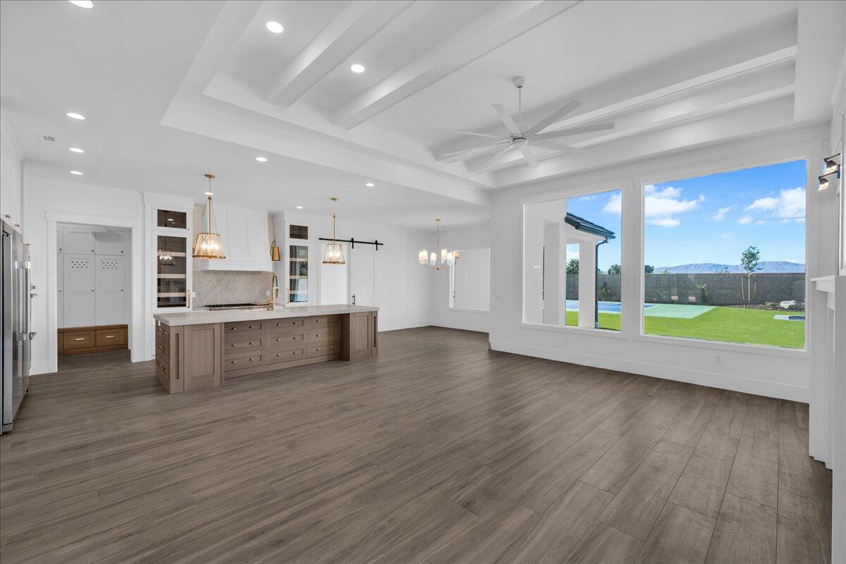 QUEENSRIDGE - Residential