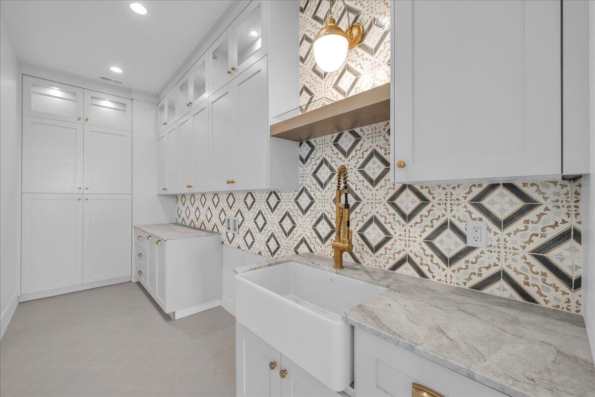 QUEENSRIDGE - Residential