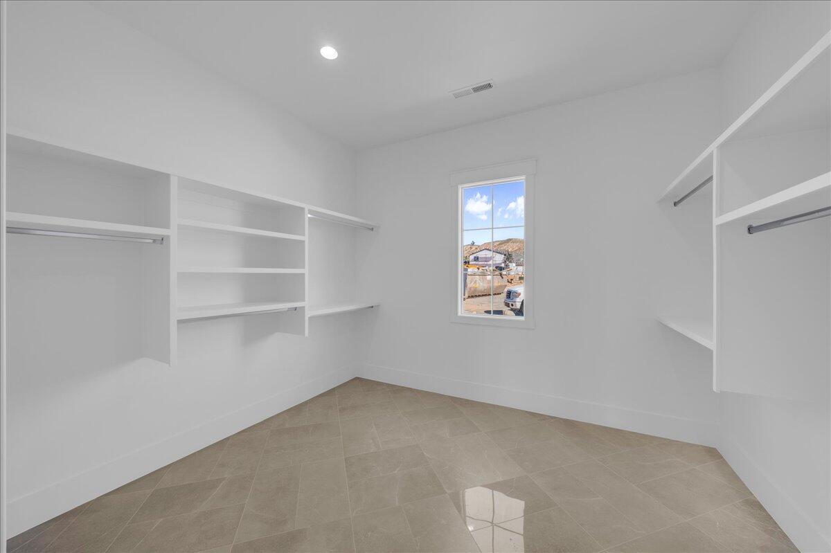 QUEENSRIDGE - Residential