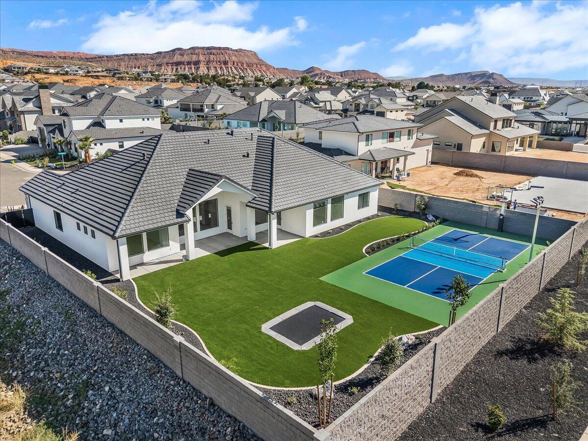 QUEENSRIDGE - Residential