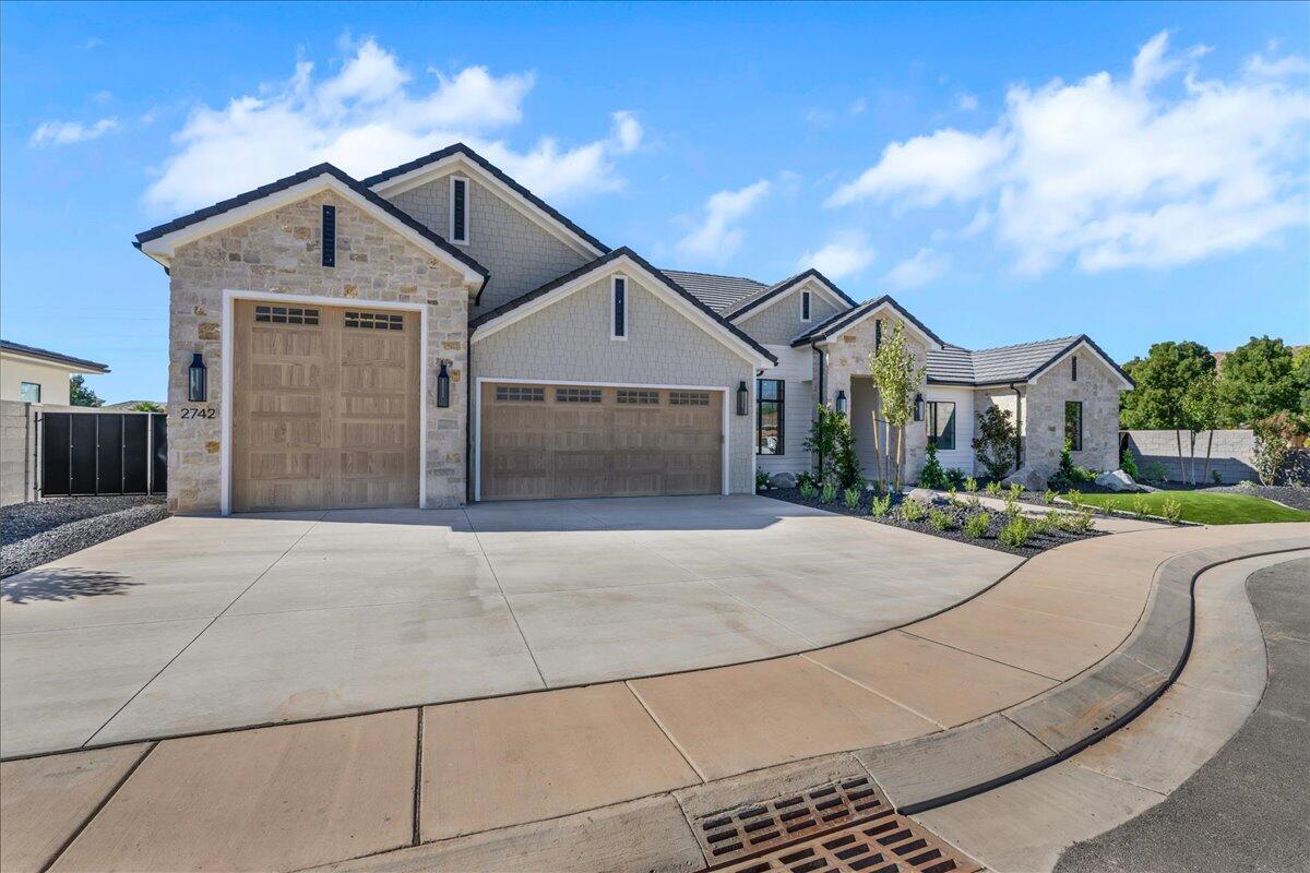 QUEENSRIDGE - Residential