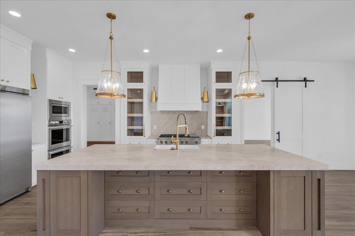 QUEENSRIDGE - Residential