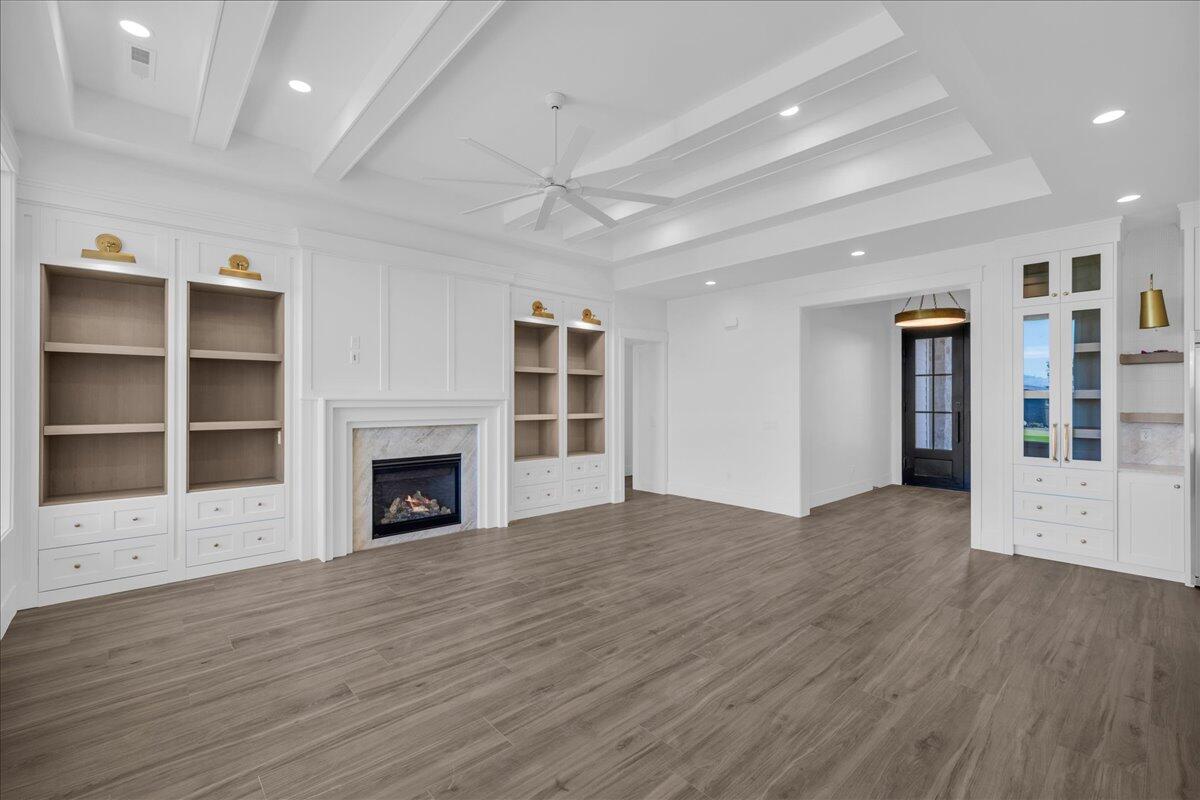 QUEENSRIDGE - Residential