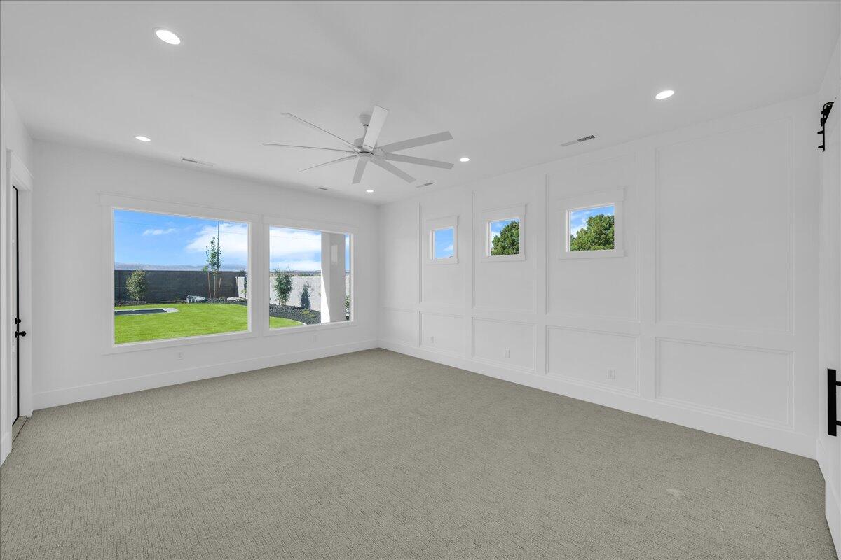 QUEENSRIDGE - Residential