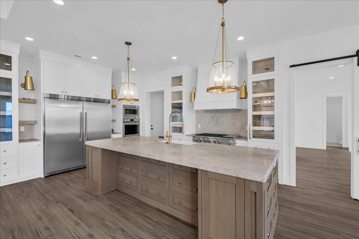 QUEENSRIDGE - Residential