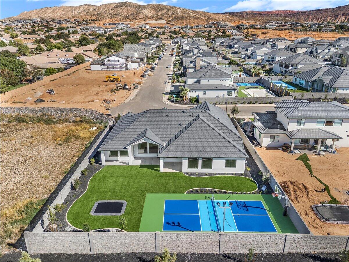 QUEENSRIDGE - Residential