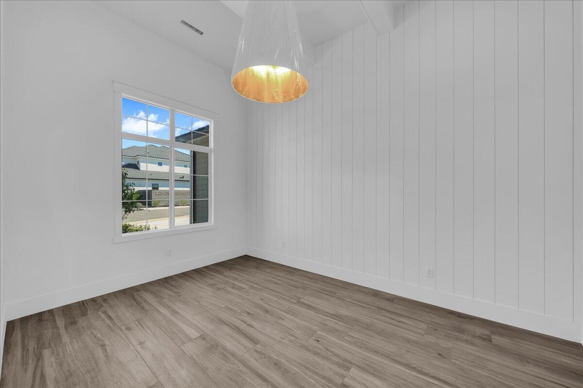 QUEENSRIDGE - Residential