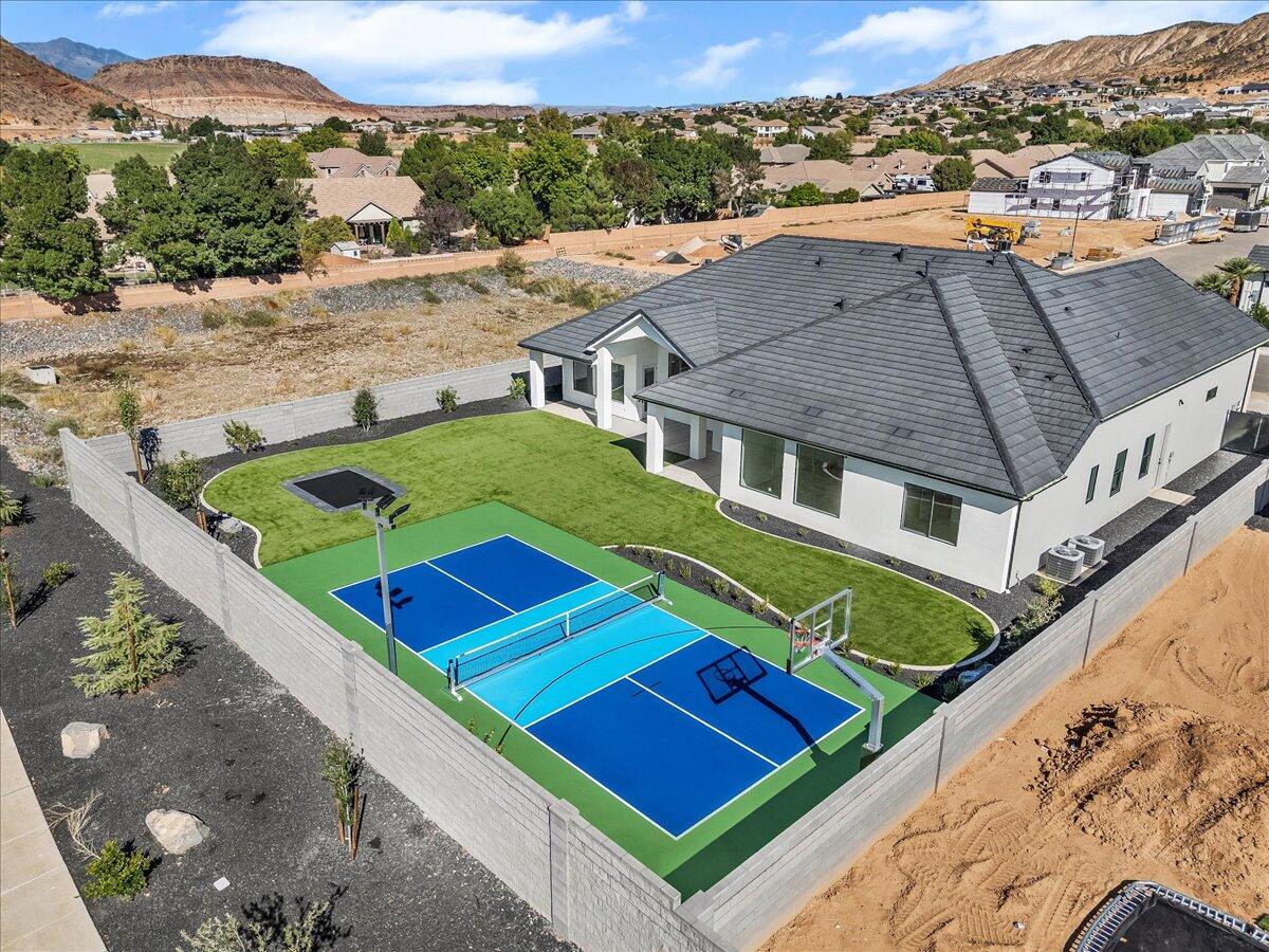 QUEENSRIDGE - Residential