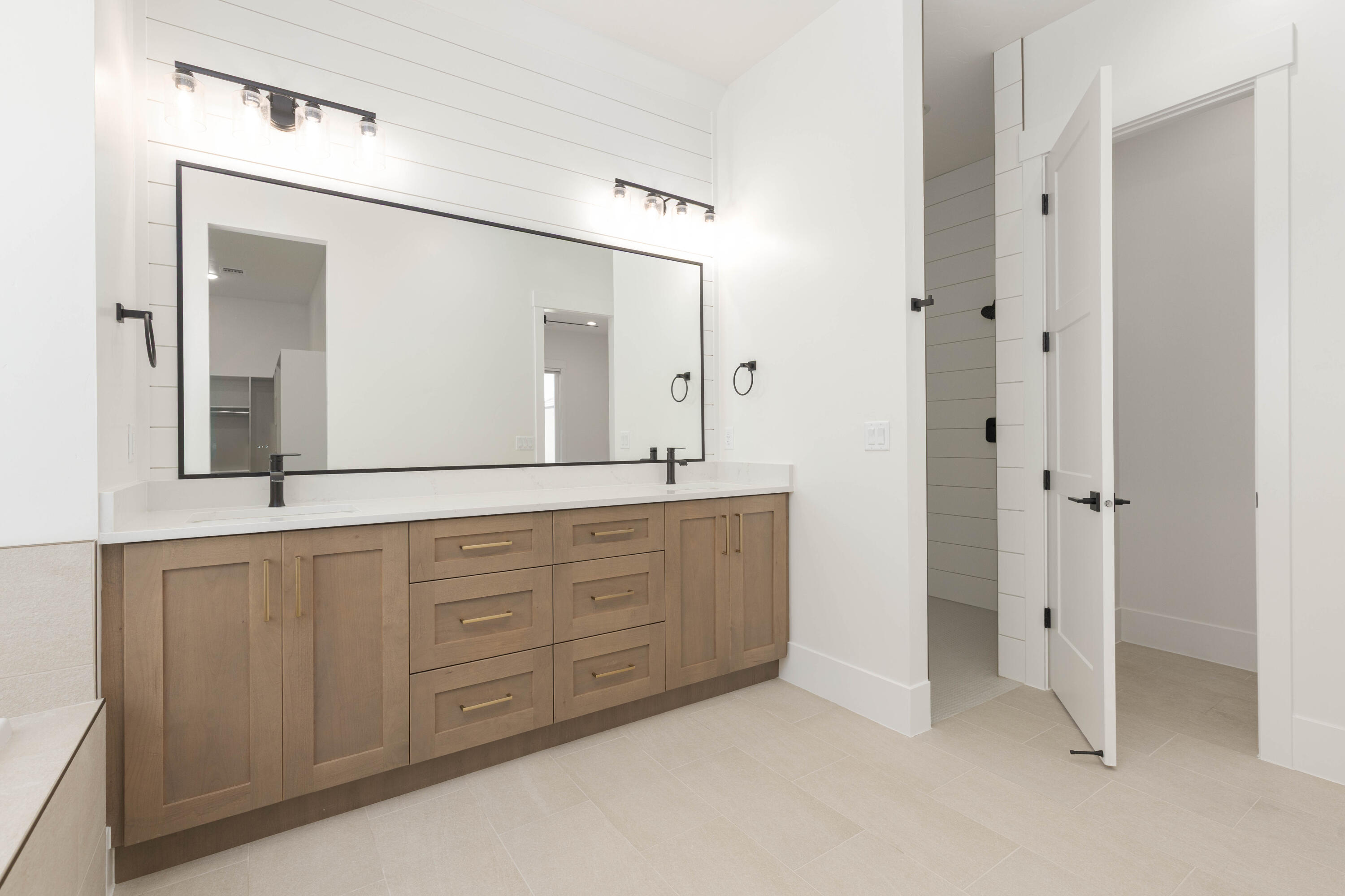 DESERT HORIZON - Residential