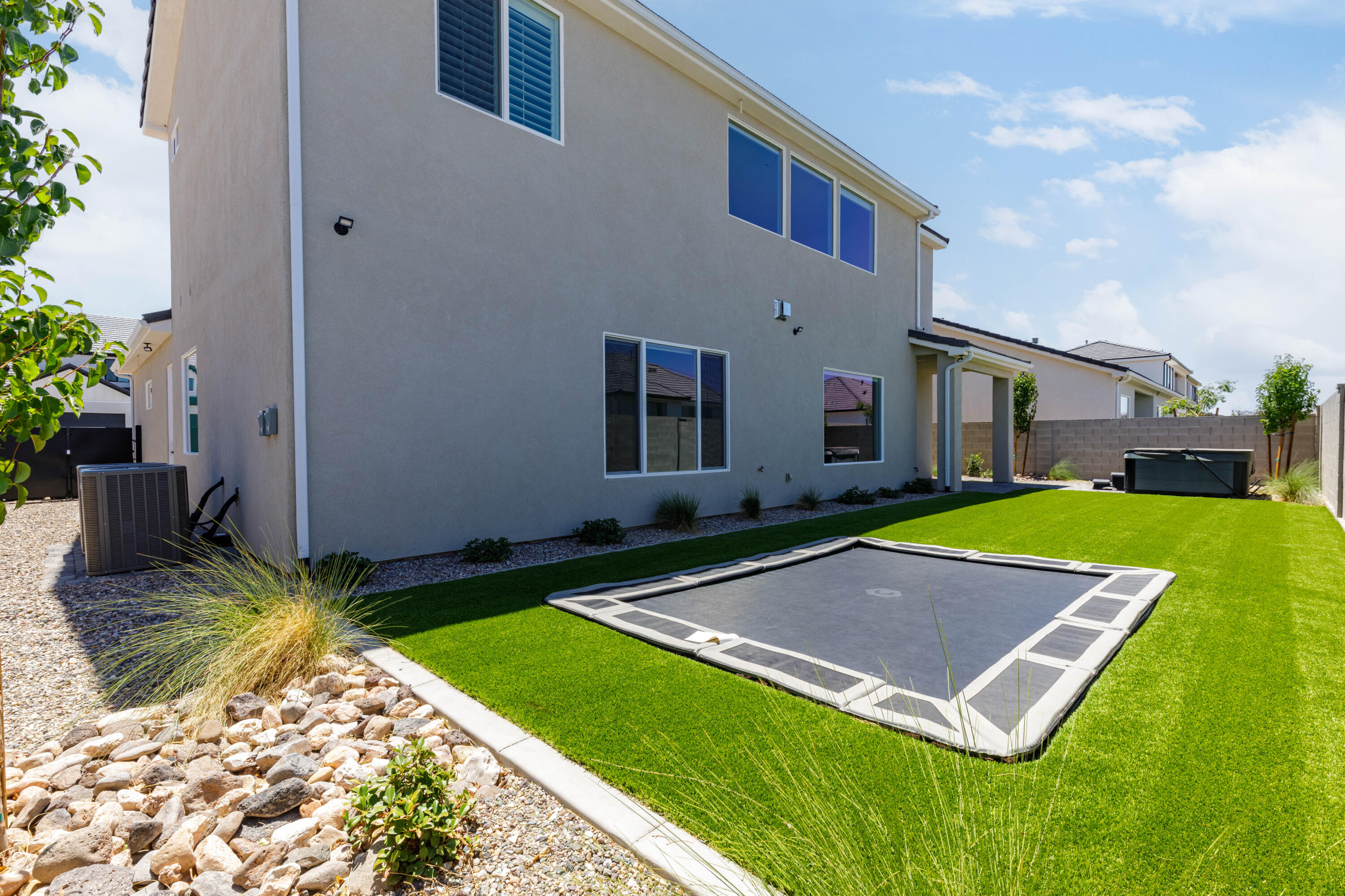 DESERT HORIZON - Residential