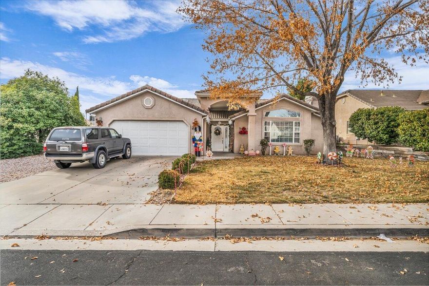 Single level home featuring 3 bedrooms & 2 bathrooms close to town! This property offers a convenient location, just minutes from Vasa, the Mall, Smiths, & other restaurants & shopping centers in St. George. The property has a fully fenced in yard & covered patio space, great for privacy. Additionally, there is extra parking on the gravel on the side of the home in addition to the 2-car garage & driveway! 

Schedule a visit to experience the home for yourself!