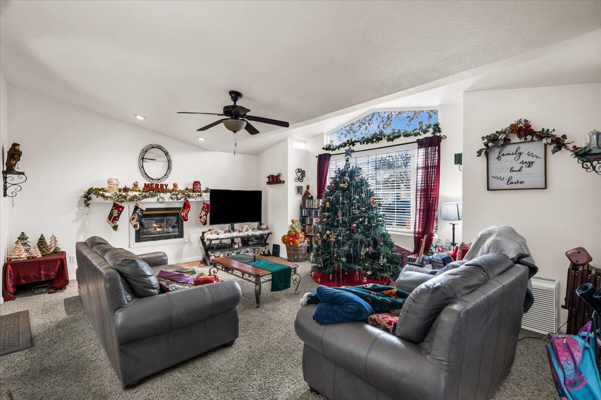 MCARTHUR HEIGHTS - Residential