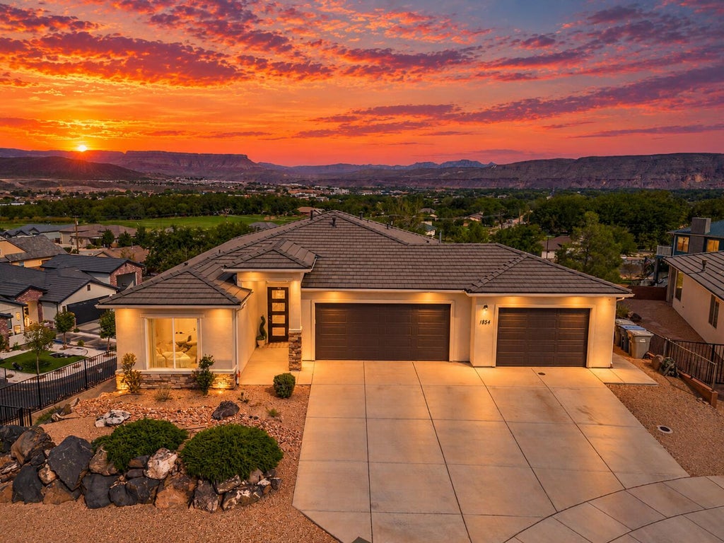 Photo of 1854 W Weeping Rock, Hurricane, UT 84737 (MLS # 26-277362)