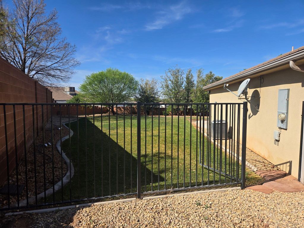 Photo of 653 W 110 N, La Verkin, UT 84745 (MLS # 26-271442)