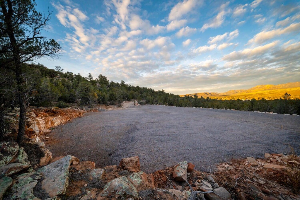 Photo of 50 N Doe Valley CIR, Dammeron Valley, UT 84783 (MLS # 26-274870)