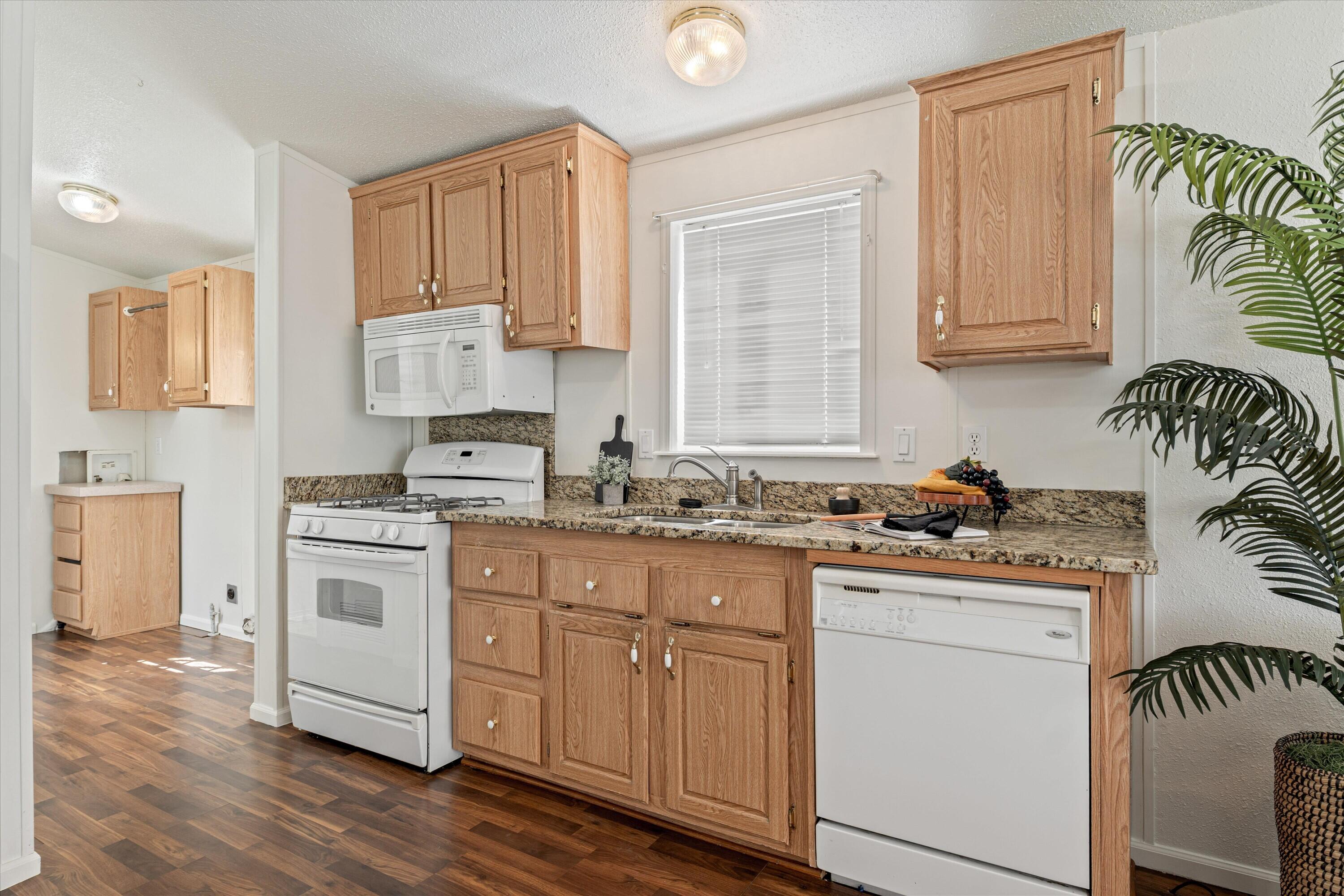 QUAIL LAKE ESTATES - Residential