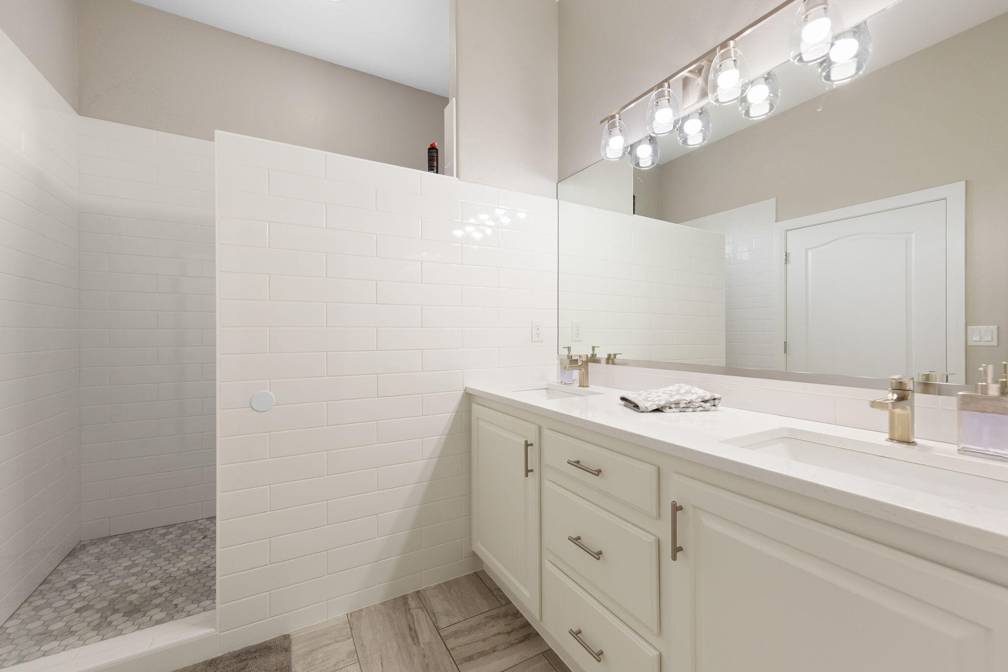 BLOOMINGTON HILLS - Residential