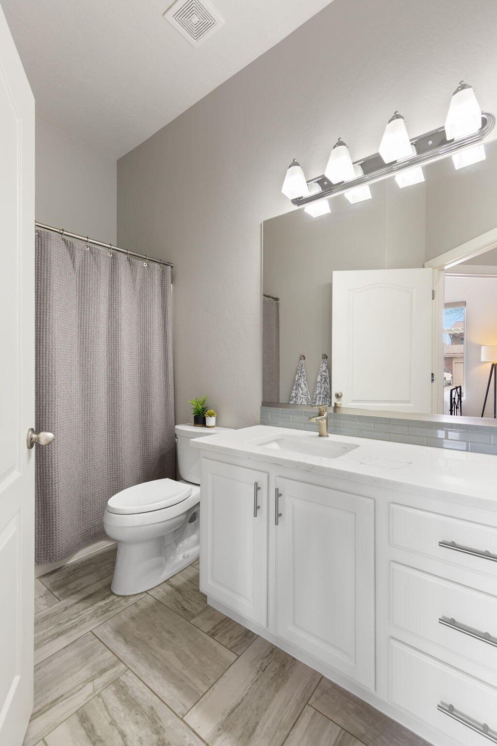 BLOOMINGTON HILLS - Residential