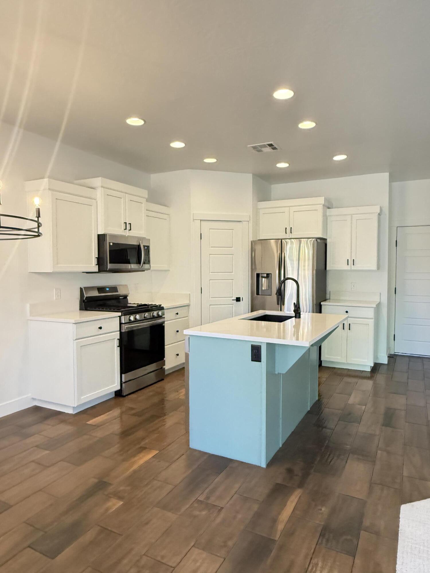 DAYBREAK PARK - Residential