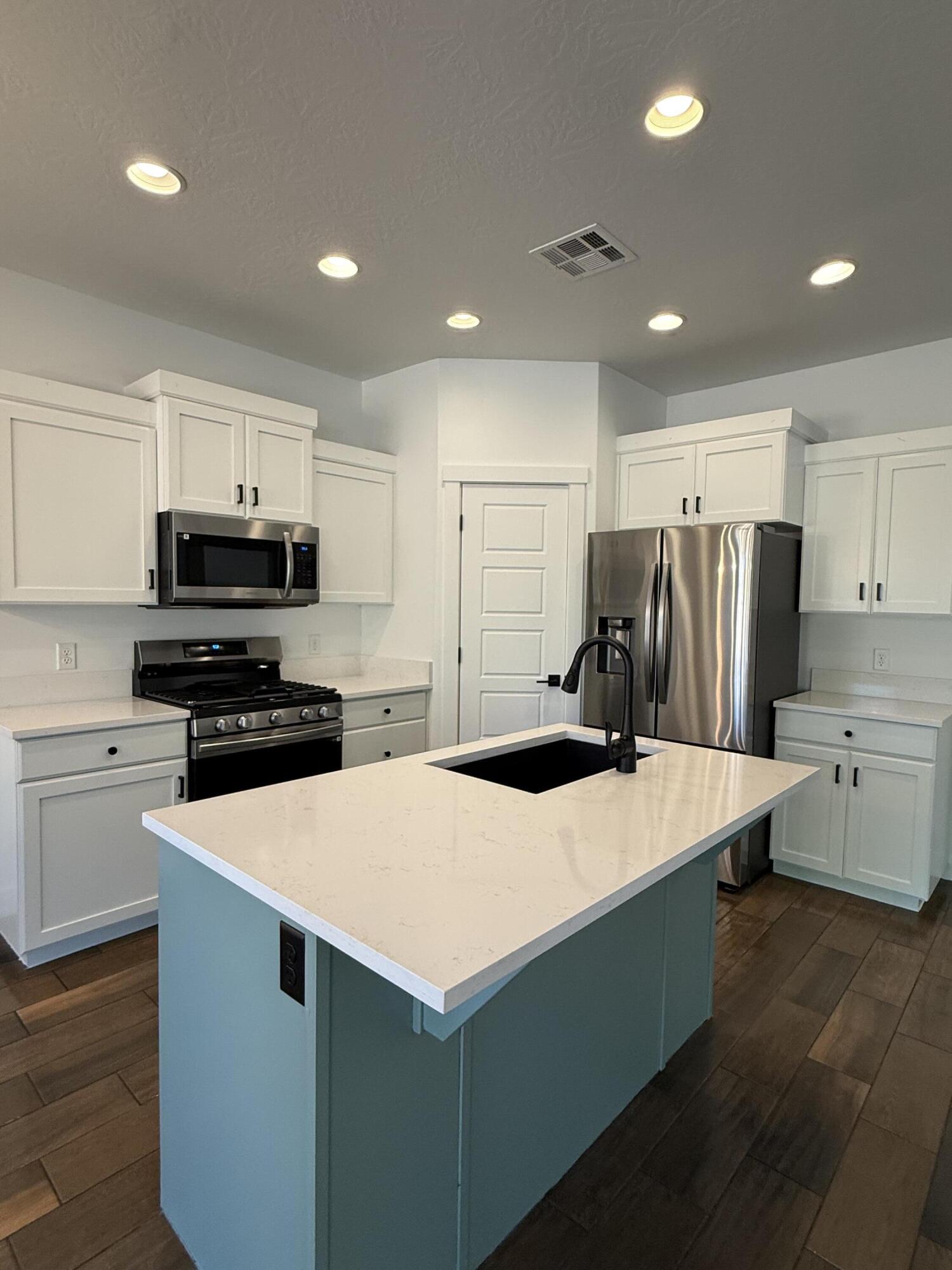 DAYBREAK PARK - Residential