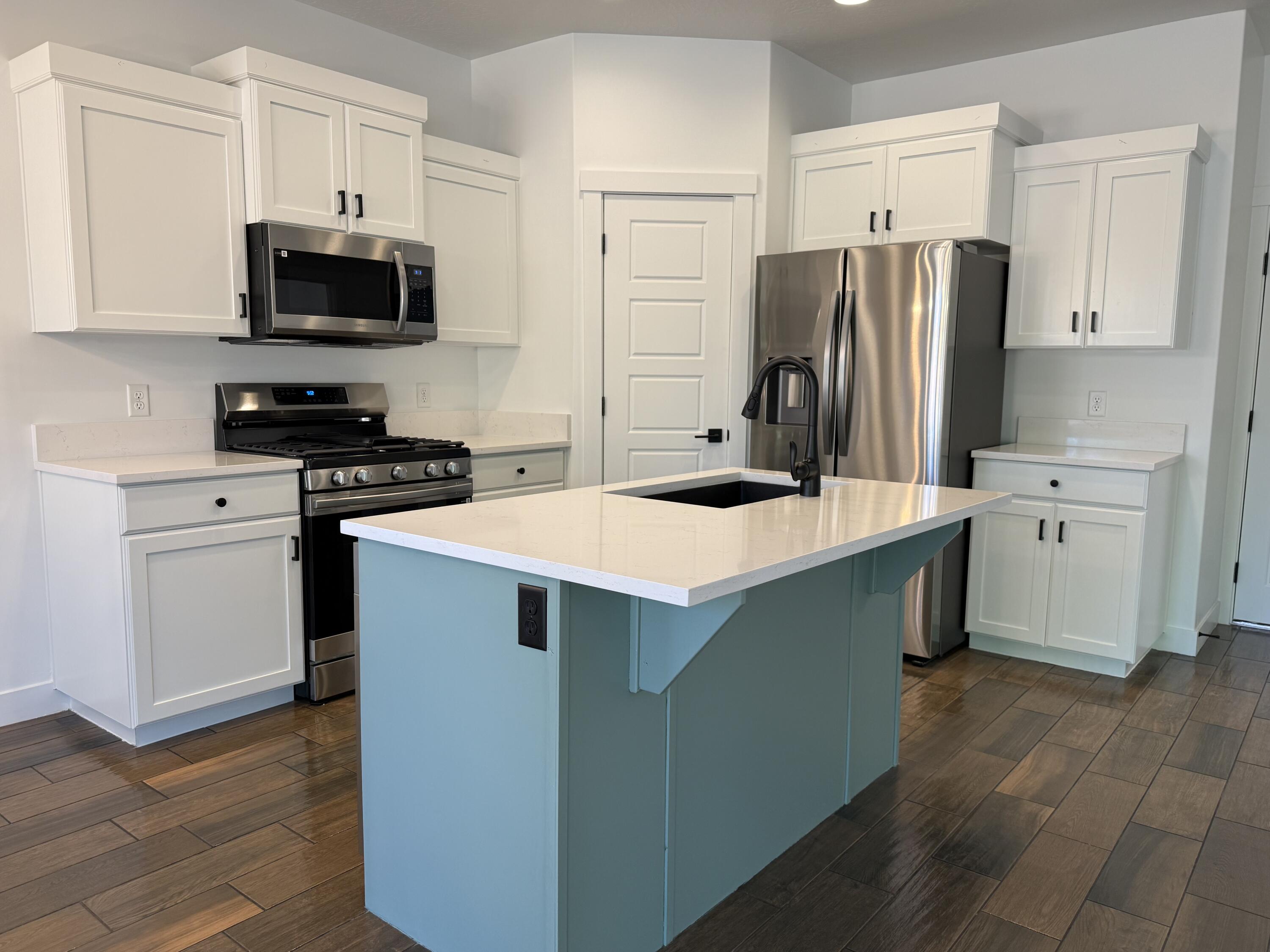 DAYBREAK PARK - Residential