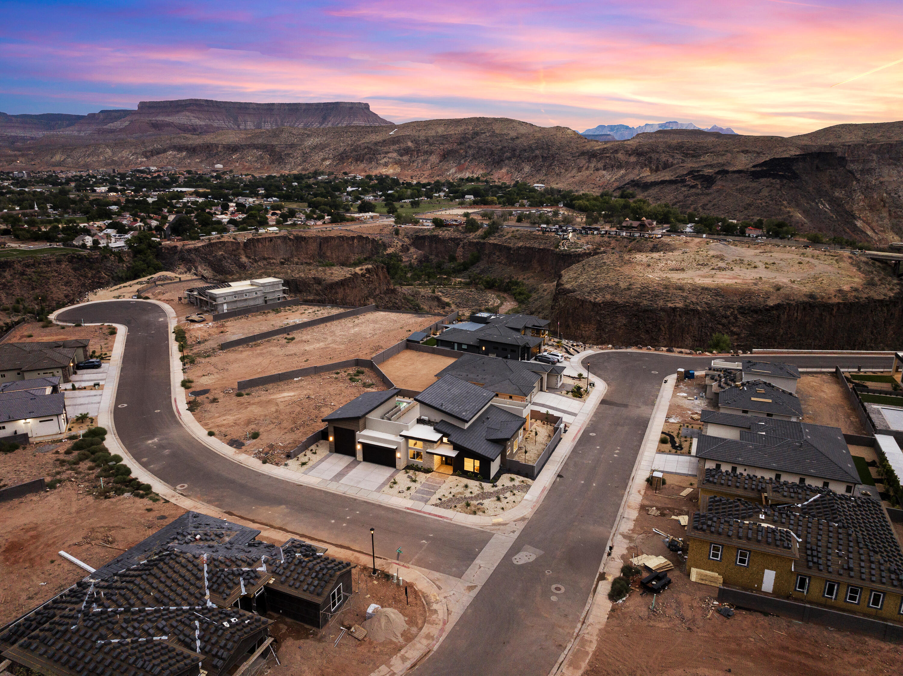 FALCON RIDGE - Residential