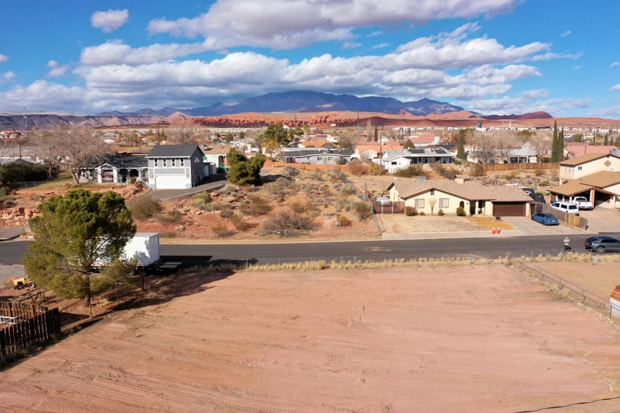 Bring your own builder! No HOA. Large, flat lot in Washington City. Located in a mature neighborhood, close to Washington Rec Center, shopping, and freeway access.