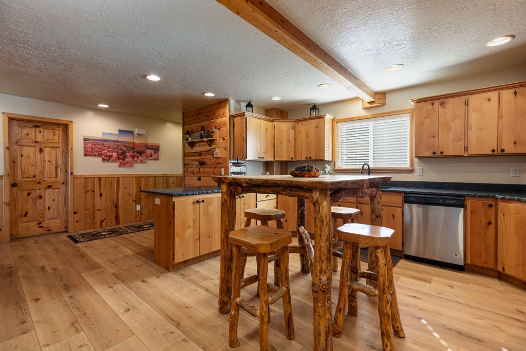 Photo of 1505 W Elk Ridge DR, Duck Creek, UT 84762 (MLS # 26-273436)