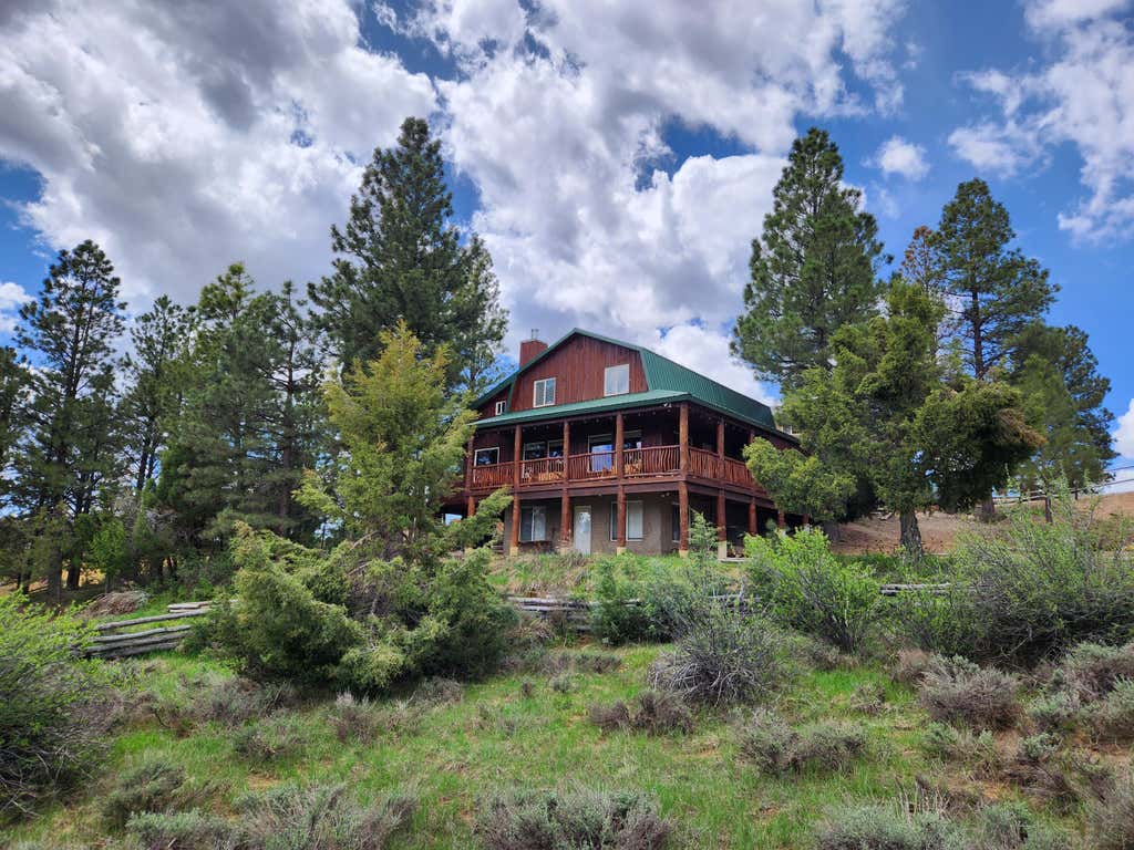 Photo of 1505 W Elk Ridge DR, Duck Creek, UT 84762 (MLS # 26-273436)