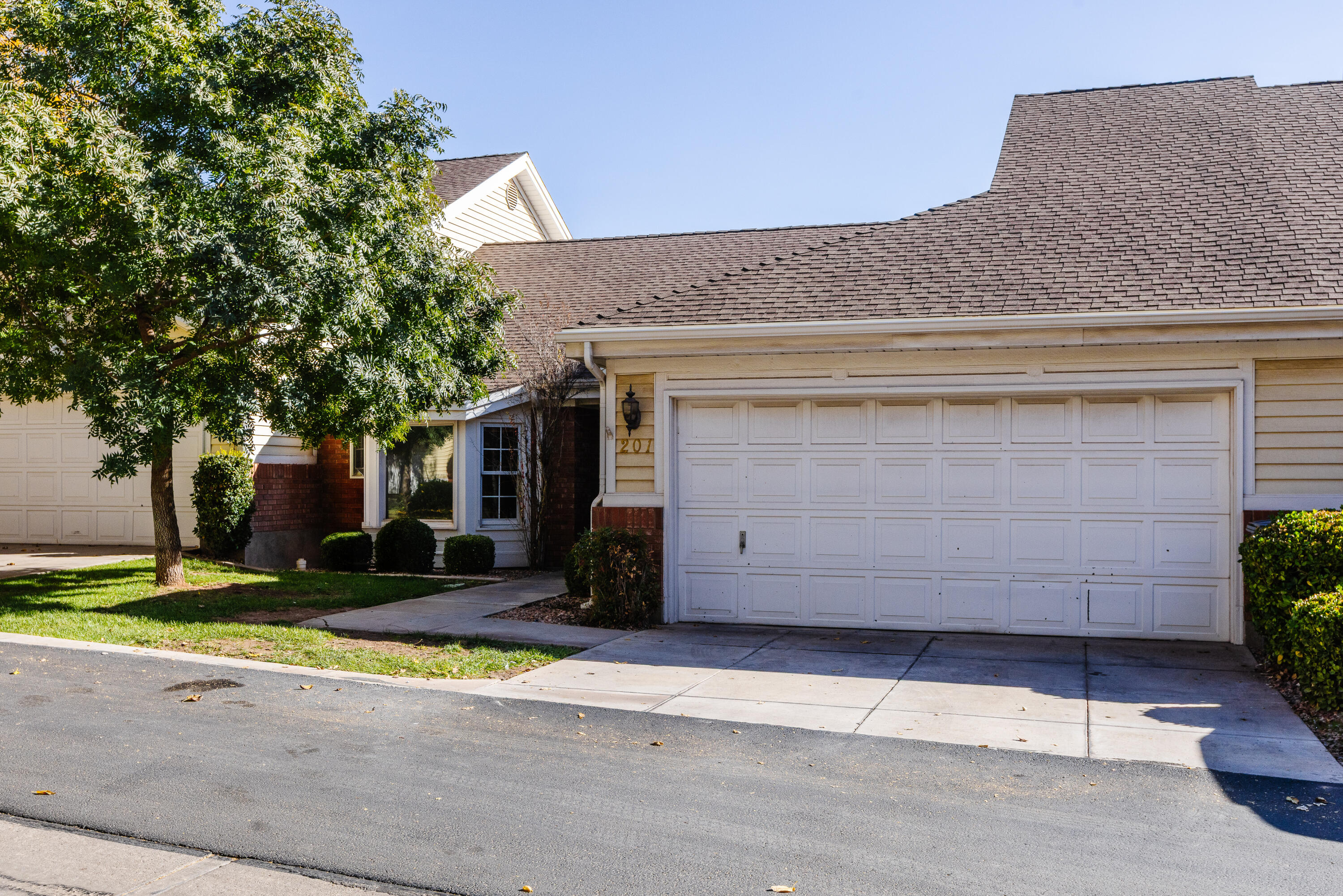 RED CANYON TOWNHOMES - Residential