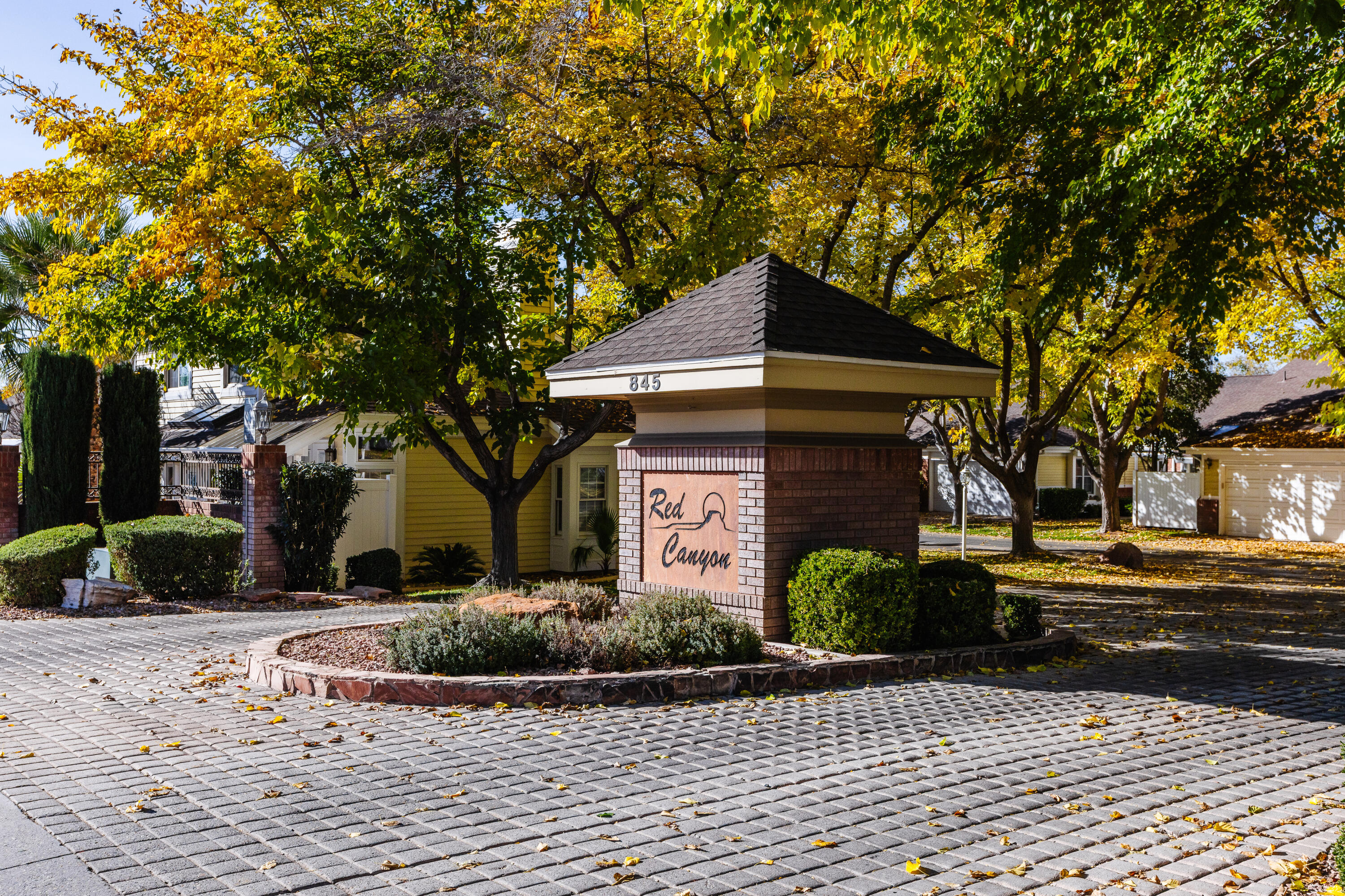 RED CANYON TOWNHOMES - Residential
