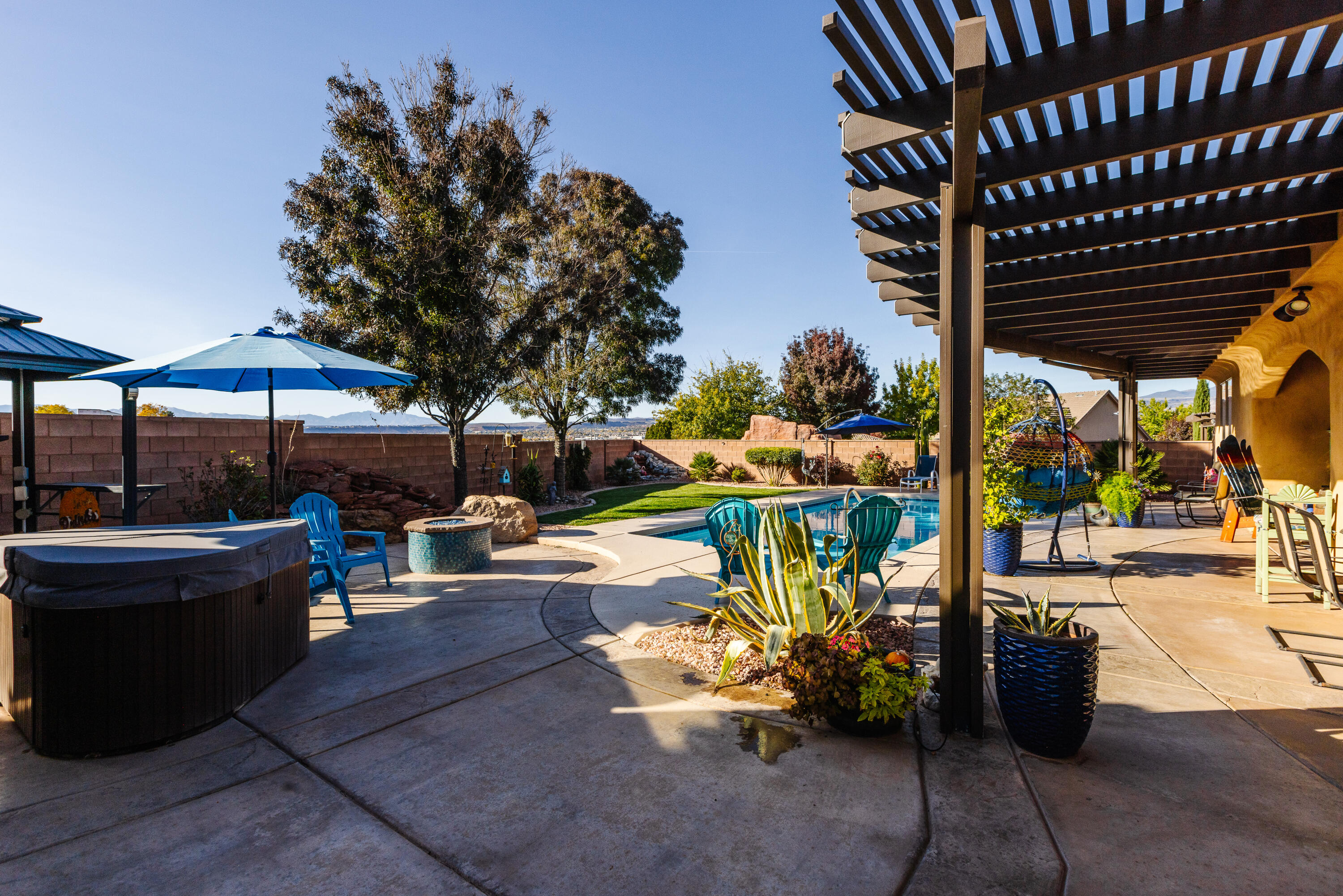 DESERT FIELDS - Residential