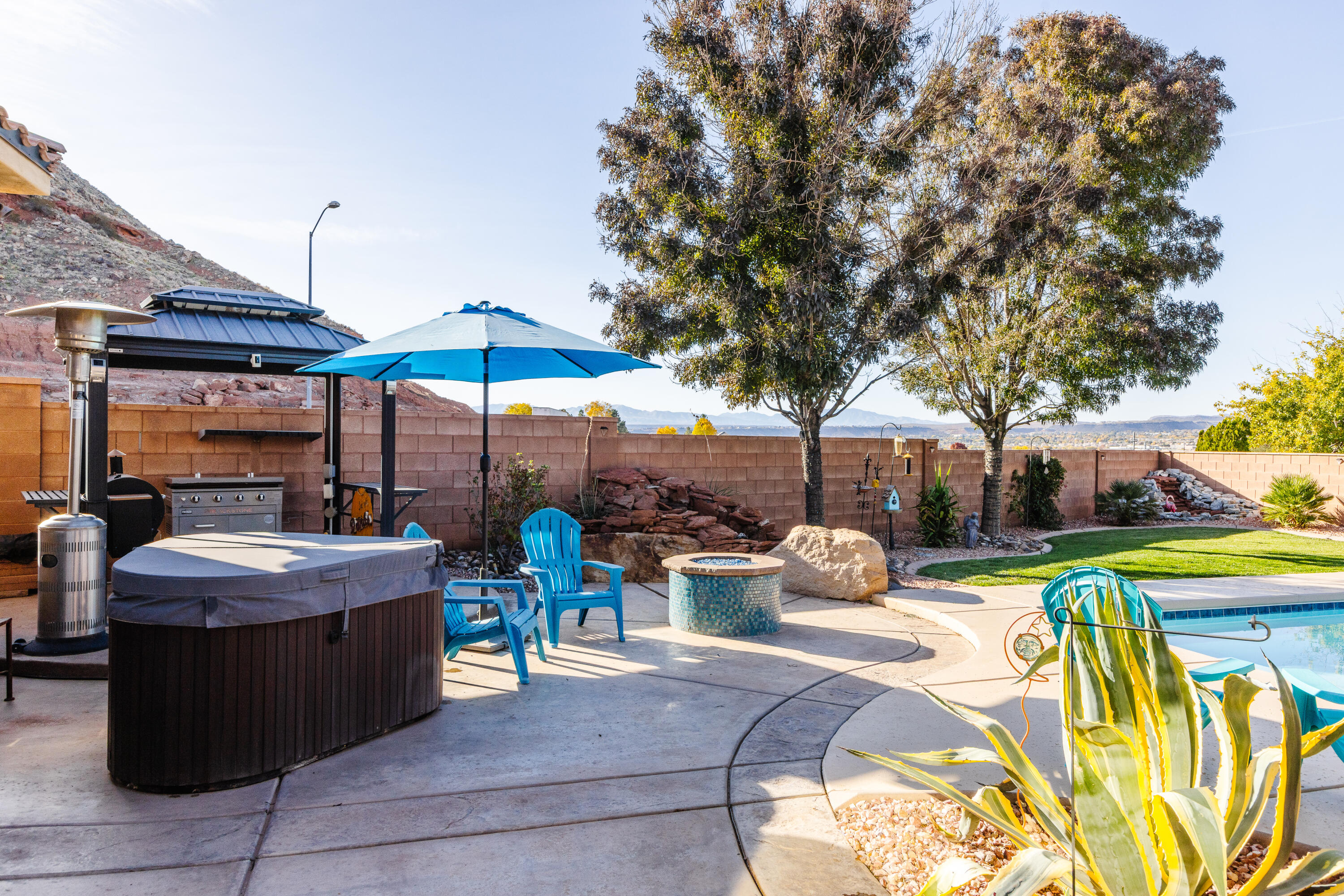 DESERT FIELDS - Residential